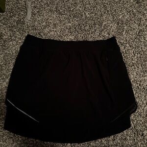 LULULEMON BRAND NEW BLACK SKORT